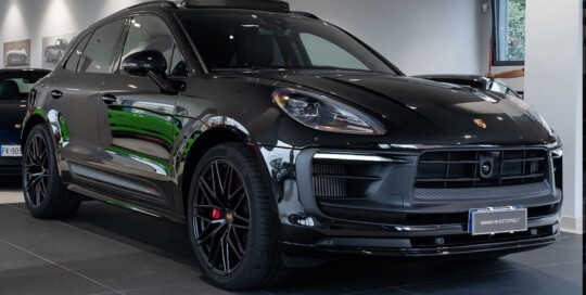 PORSCHE MACAN FULL BLACK